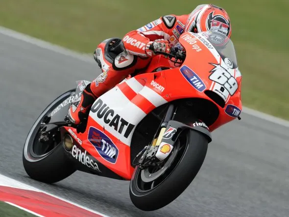 nicky hayden day1 silverstone 2011
