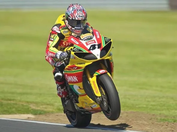 noriyuki haga swan yamaha snetterton race