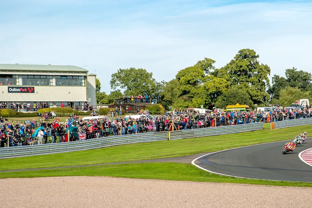 oulton park spectactors bsb