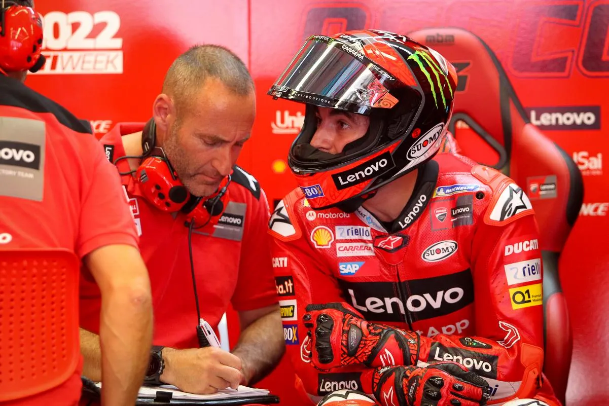 pecco bagnaia nel box ducati