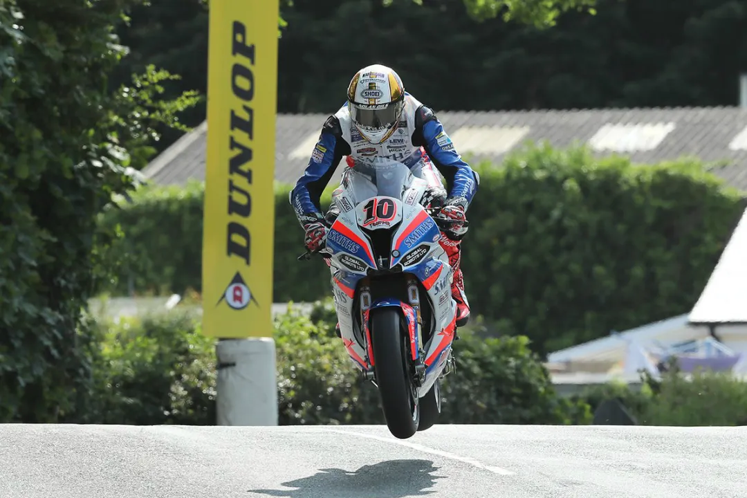 peter hickman tt superbike 2019