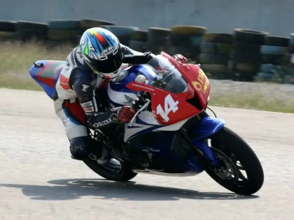 ratthapark wilairot test honda cbr600rr
