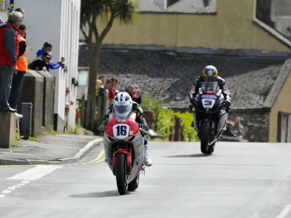 road iomtt 2011 william dunlop guy martin