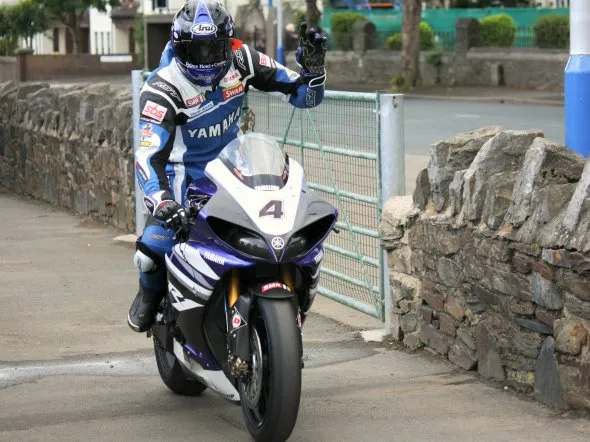 road iomtt ian hutchinson parade 2011