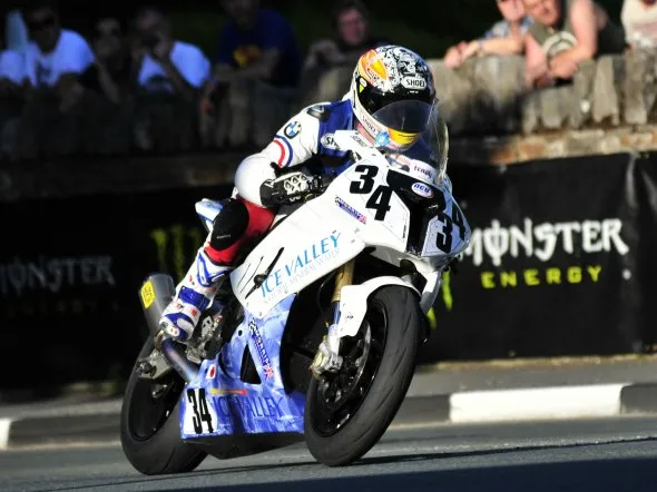 road simon andrews tt 2011 1