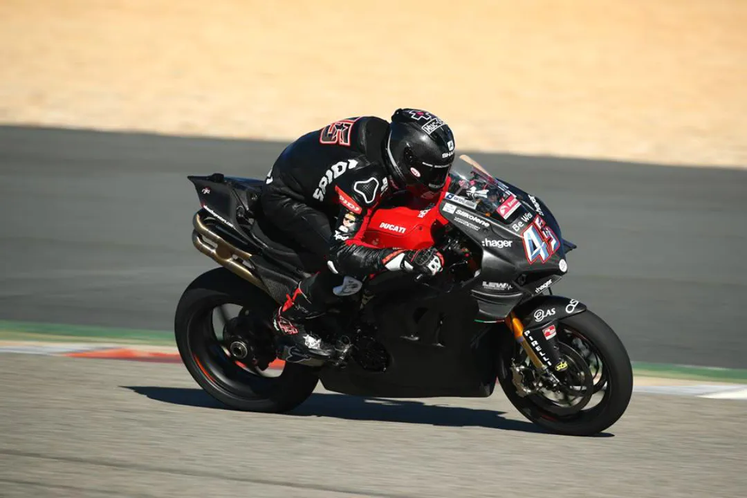 scott redding test ducati panigale v4 r bsb 2019