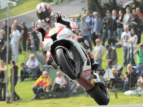 shane byrne cadwell park mountain 2012