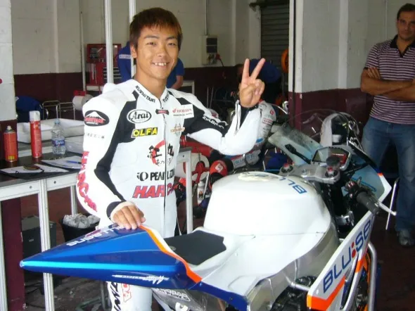 shuhei aoyama blusens bqr moto2