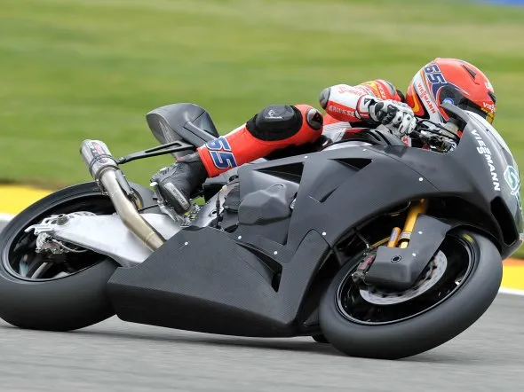 stefan bradl moto2 test valencia 2010
