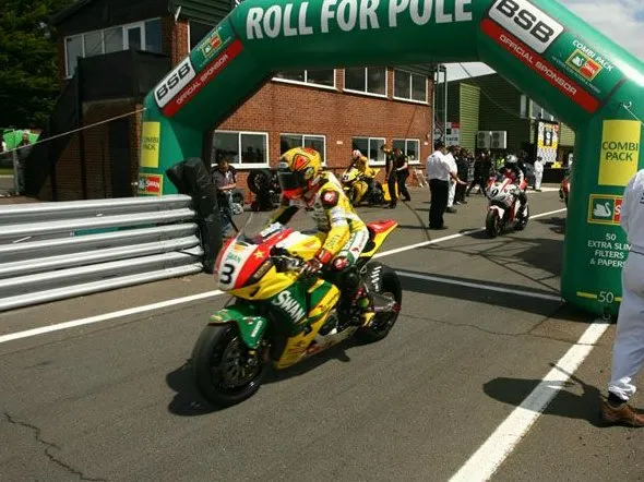 stuart easton swanhonda rollforpole snetterton