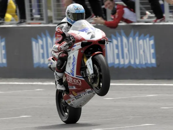superbike checa win pi 2011