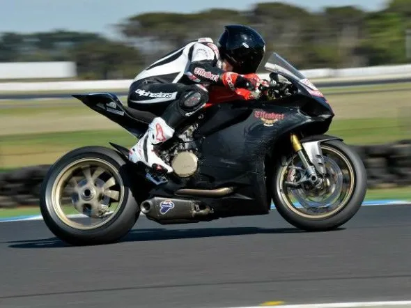 superstock ducati 1199 panigale phillip island test 1