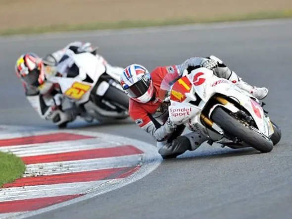 superstock600 silverstone 2010 battle