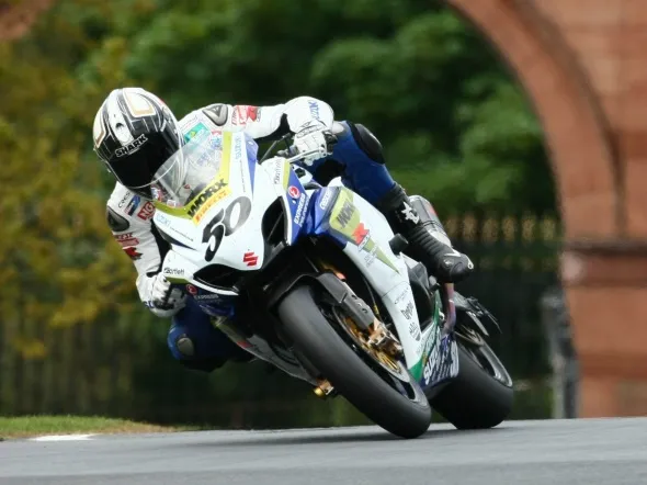 sylvain guintoli action outlon park bsb 2009