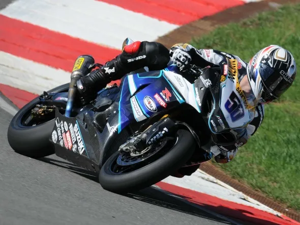 sylvain guintoli alstare suzuki superbike portimao