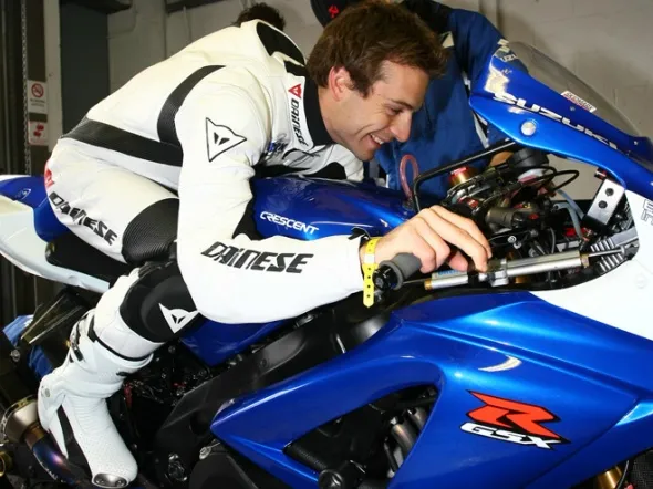 sylvain guintoli cockpit suzuki k9