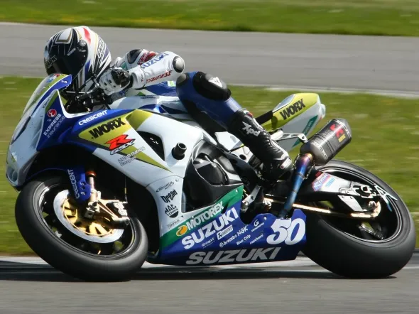 sylvain guintoli donington park british superbike