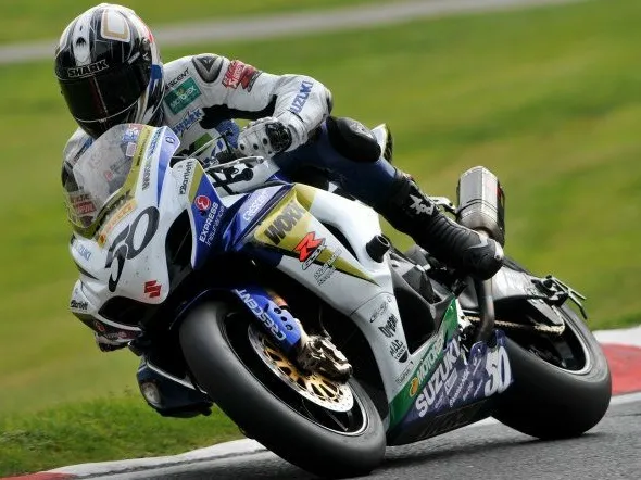 sylvain guintoli worx crescent suzuki cadwell