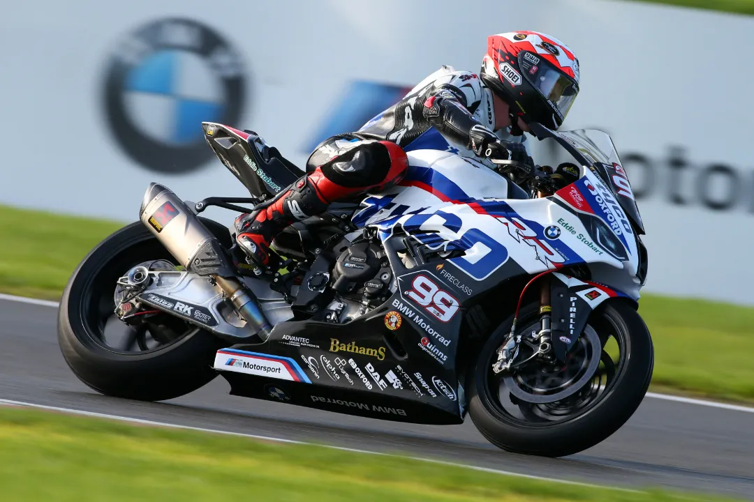 taylor mackenzie bmw s1000rr brandshatch