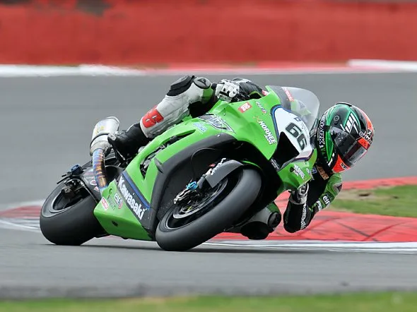 tom sykes kawasaki silverstone 2011