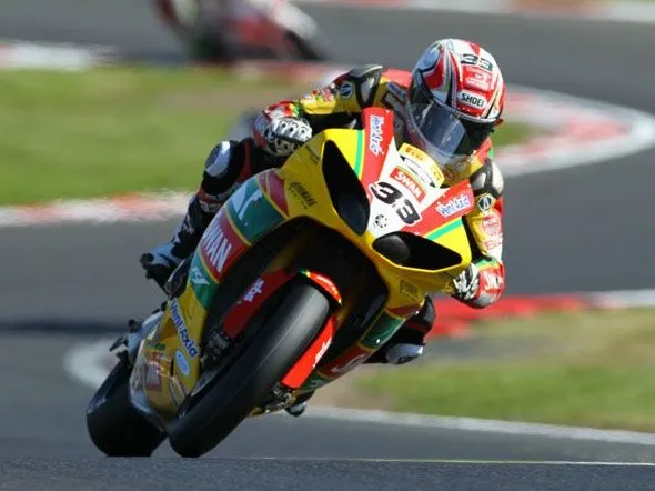 tommy hill prove3 oultonpark 2011