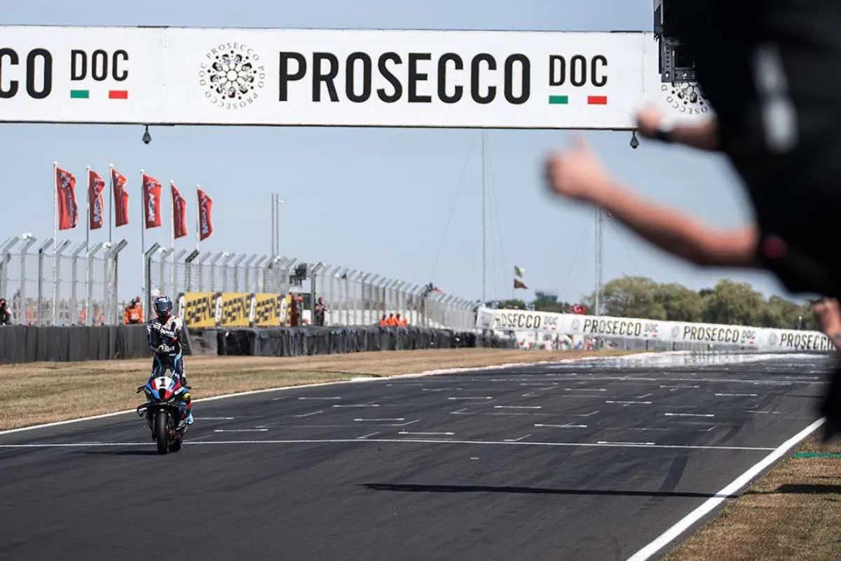 toprak razgatlioglu bmw superbike donington 1