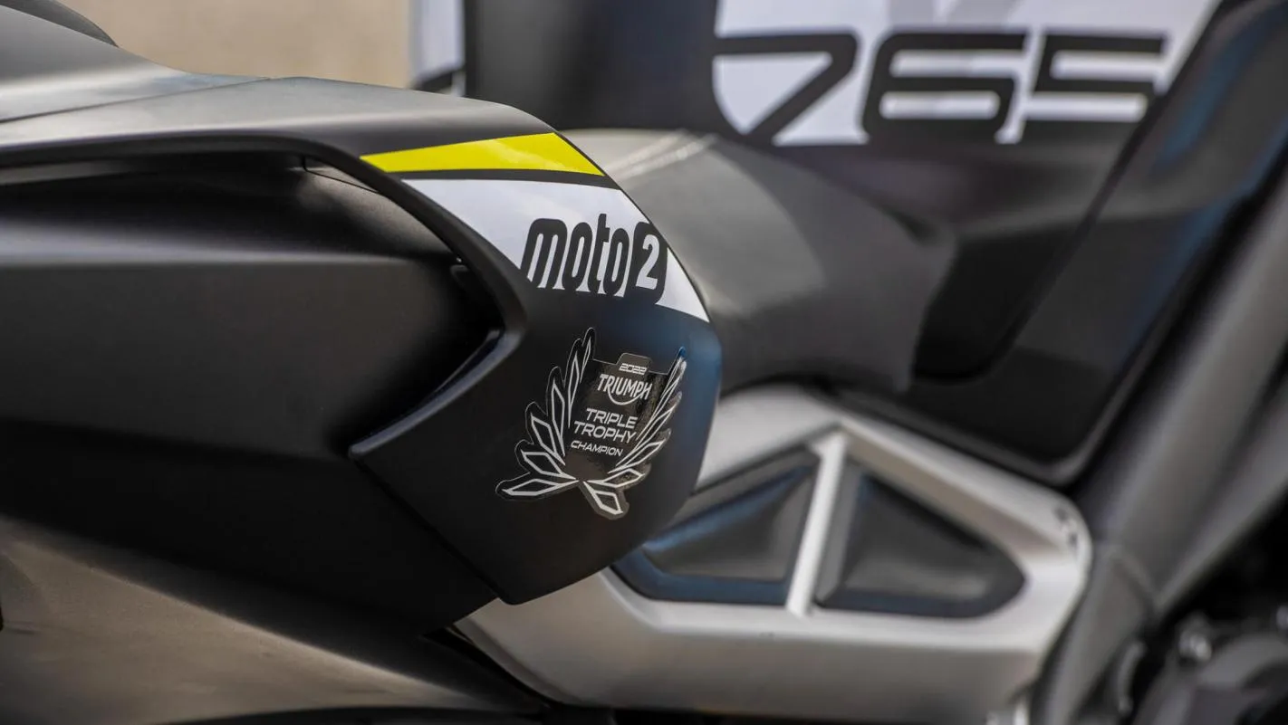 triumph moto2