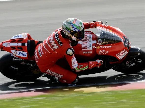 troy bayliss ducati desmosedici gp9