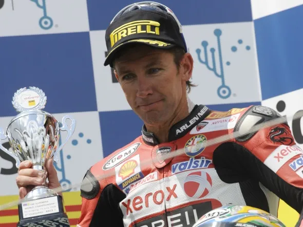troy bayliss podium superbike 09