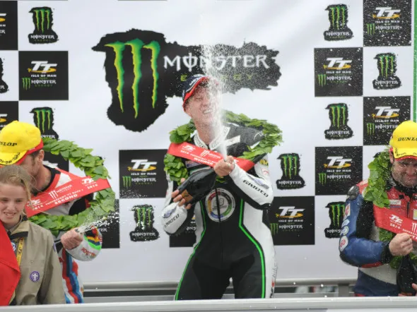 tt supersport race1 2014 1