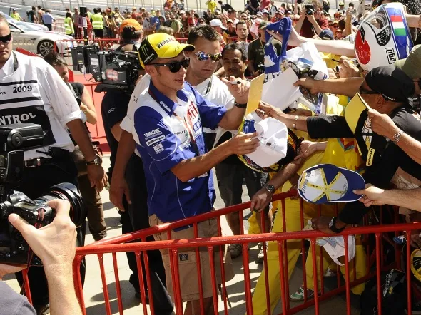 valentino rossi autograph session