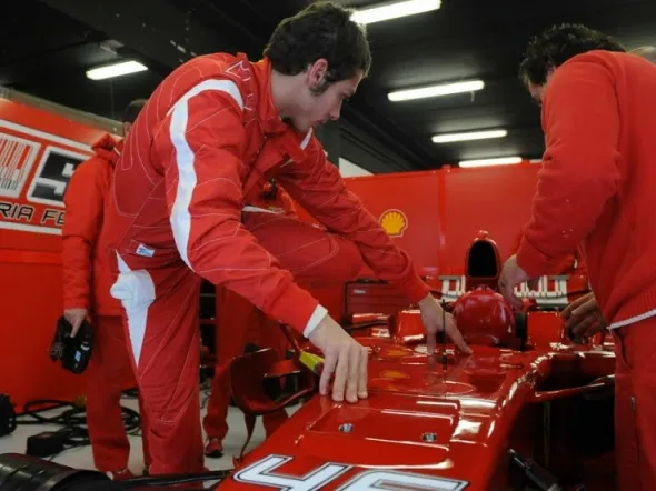 valentino rossi box ferrari