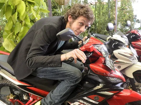 valentino rossi jupiter yamaha 2013