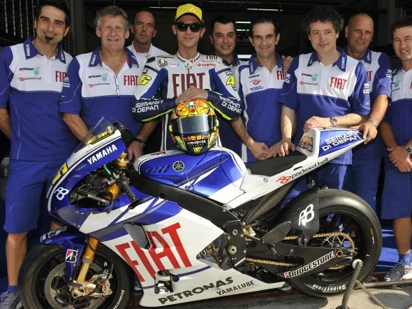 valentino rossi launch yamaha 1