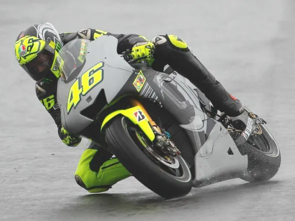 valentino rossi m1 rain motogp 2012