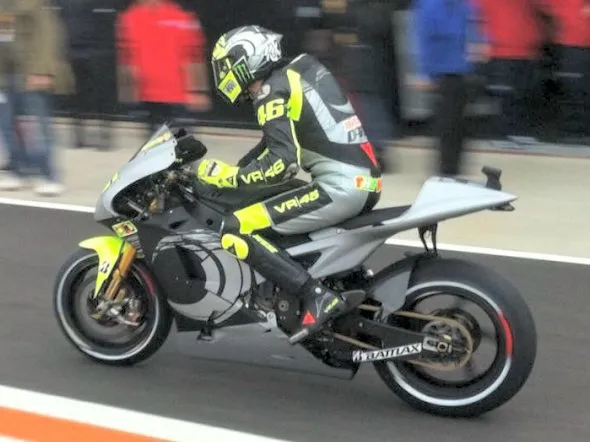 valentino rossi m1 test valencia
