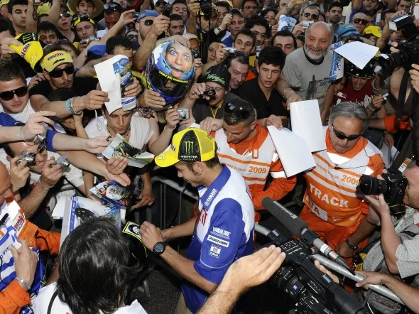 valentino rossi mugello pitlane
