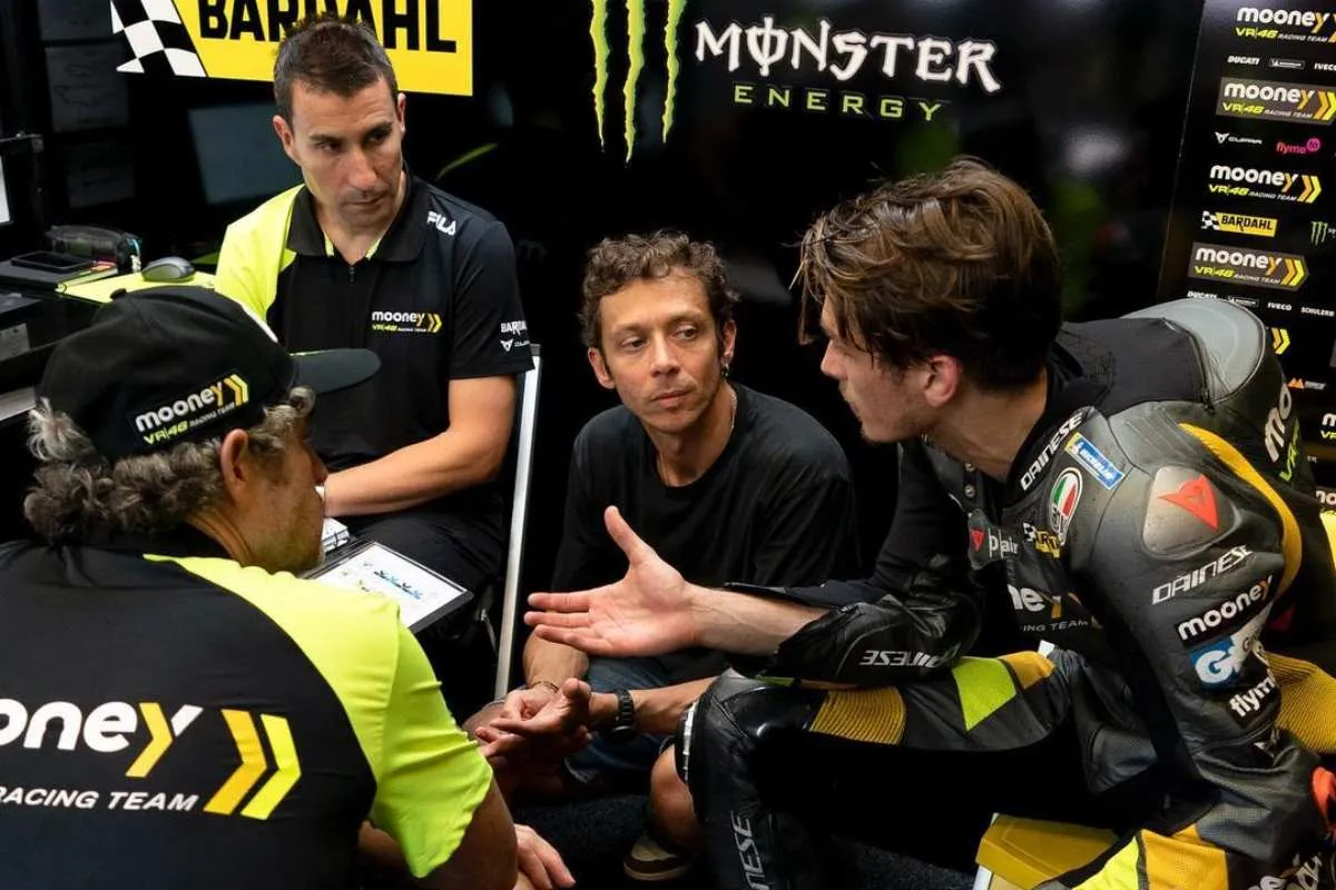 valentino rossi nel box vr46