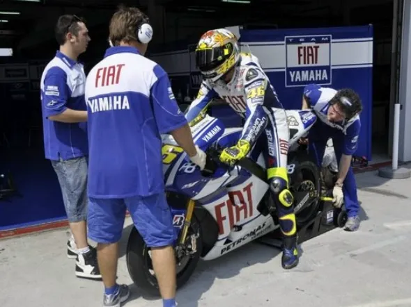 valentinorossi boxsepang day1