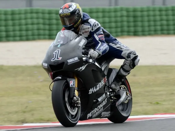 yamaha 1000cc misano 2011 1