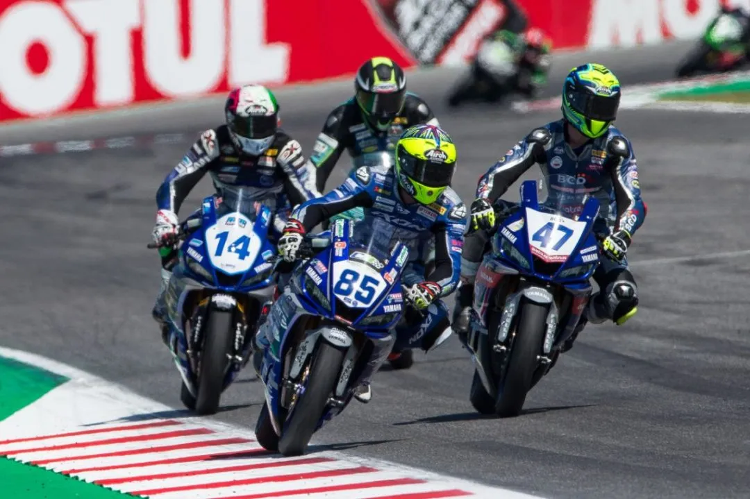 yamaha r3 blu cru fim european cup e1578503997480