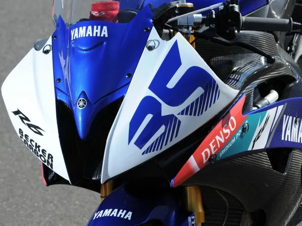 yamaha r6 cockpit supersport