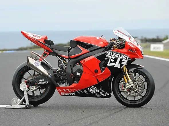 yoshimura suzuki wild card 2011 wsbk 2