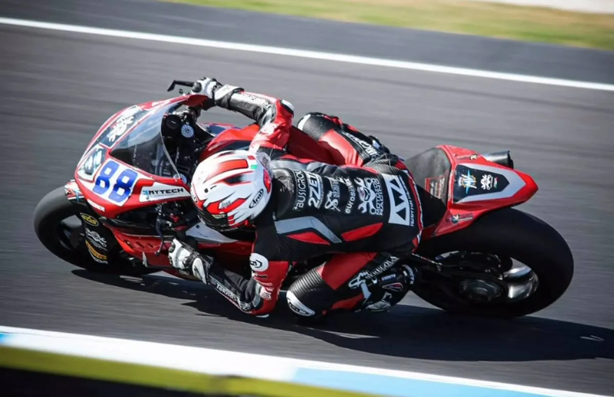 Andrea Giombini protagonista in Supersport su MV Agusta di MotoZoo