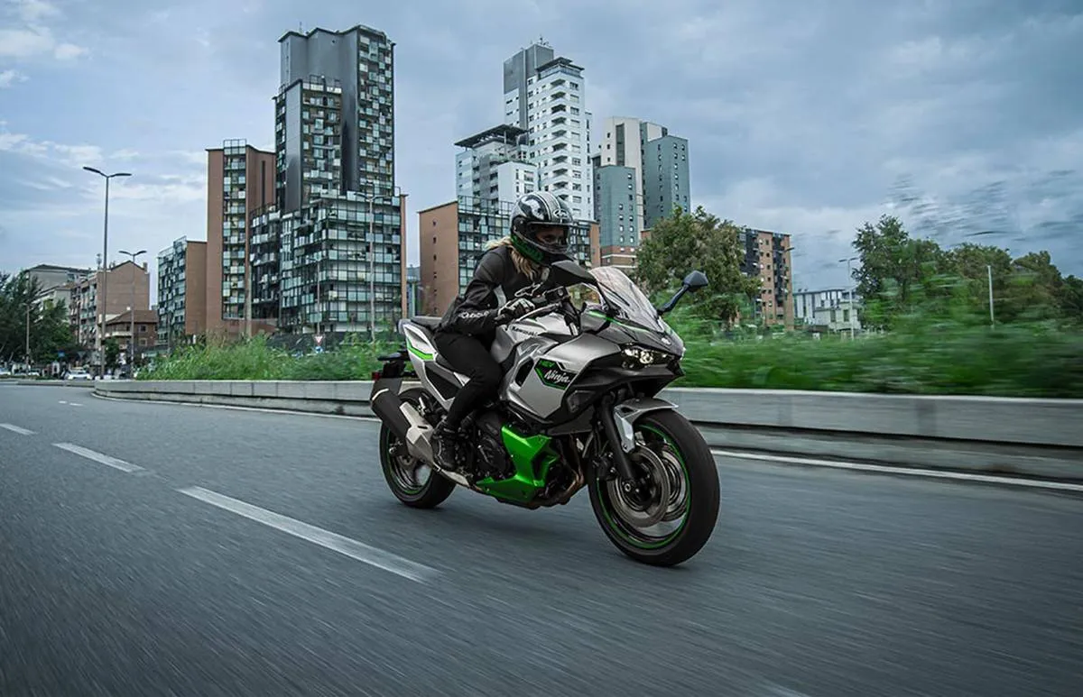 awasaki Ninja 7 Hybrid