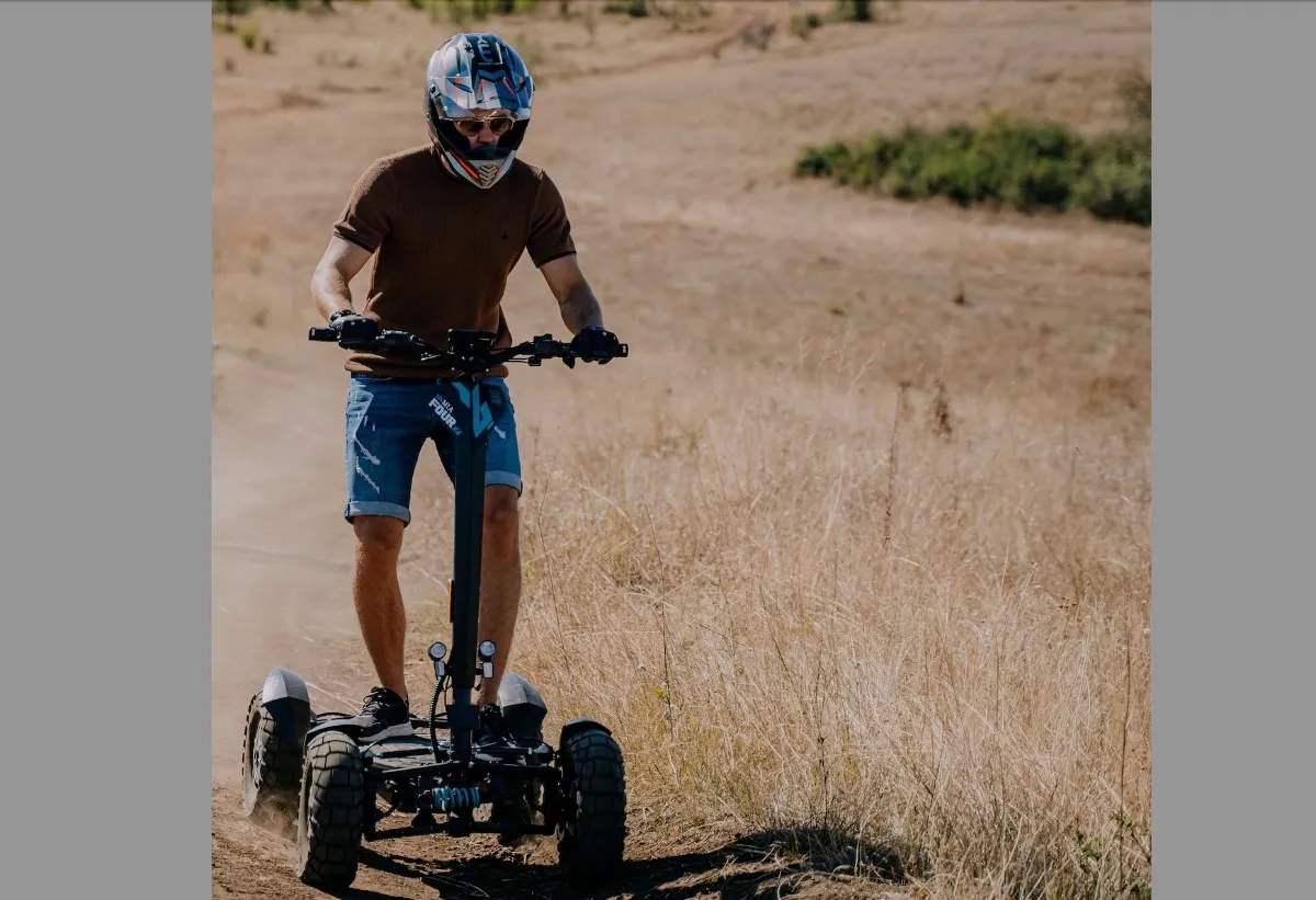 Dalla pista al fuoristrada elettrico: nuove sensazioni di guida a zero emissioni