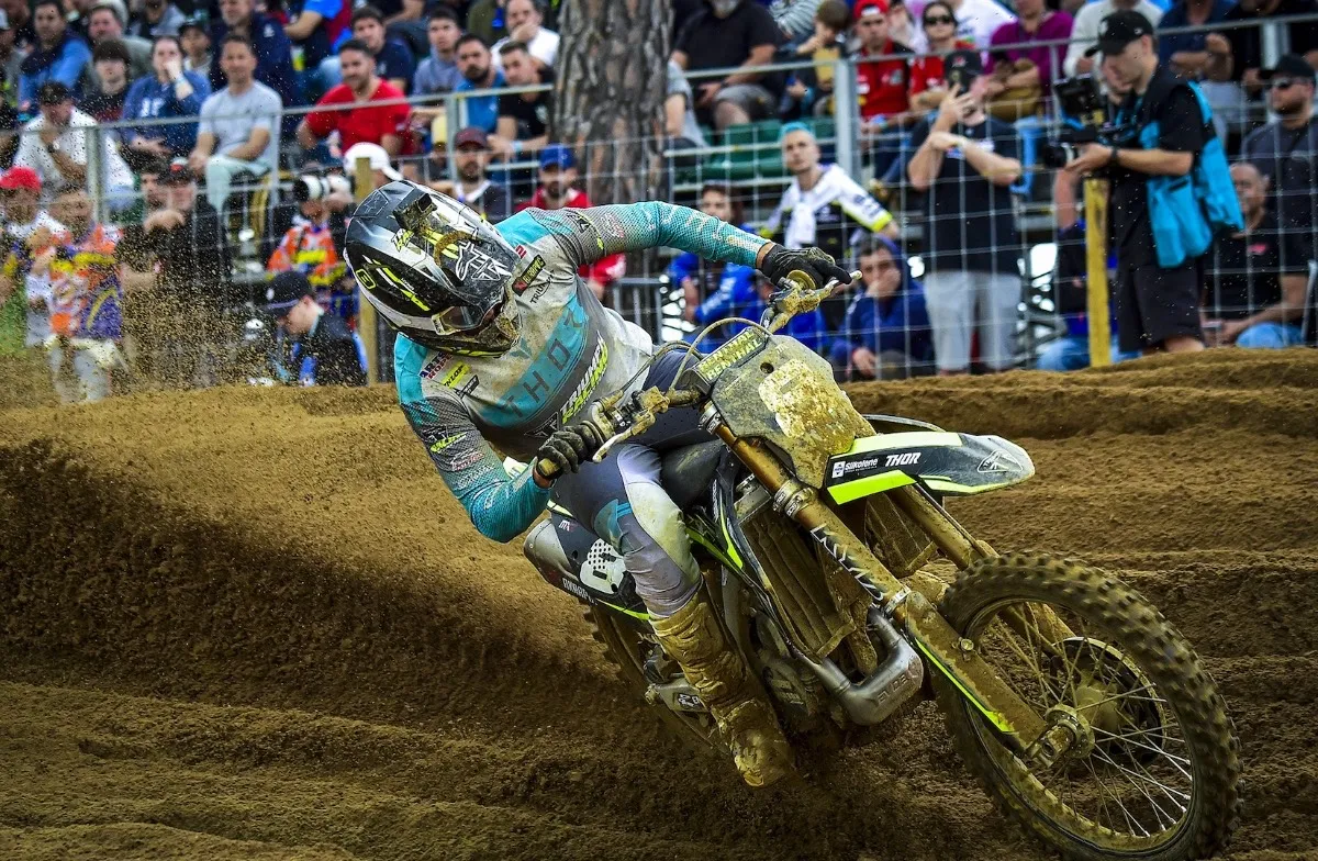 Triumph centra il primo successo Mondiale MX2 nel GP Andalusia con Camden McLellan