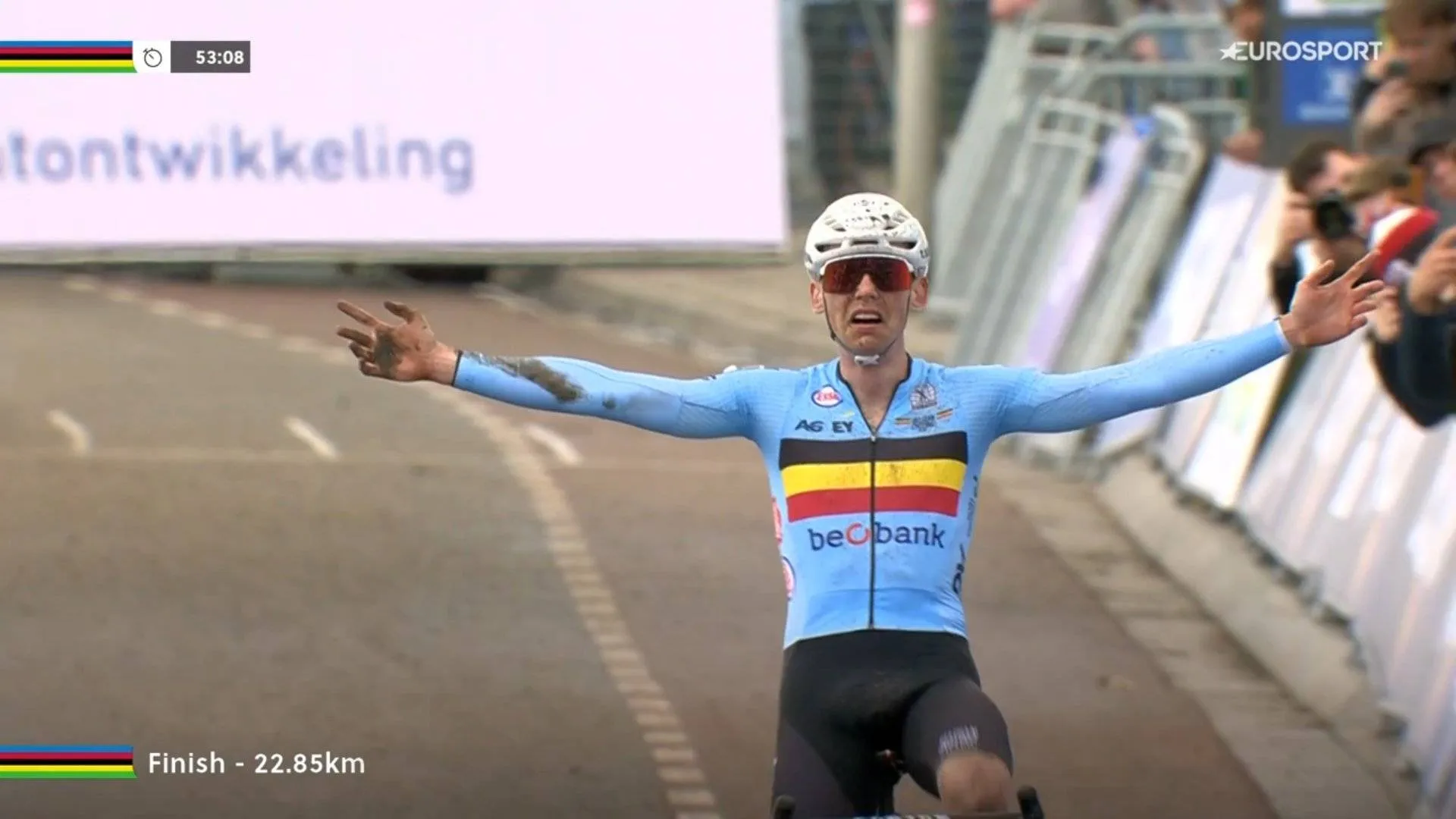 Aaron Dockx celebrating his win at the 2026 men's under-23 cyclocross World Championships