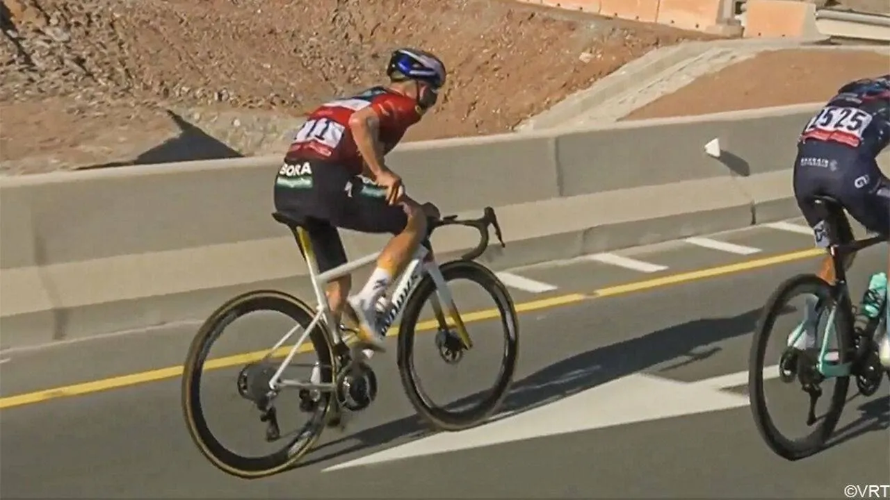 Remco Evenepoel struggling during stage 3 of the 2026 UAE Tour