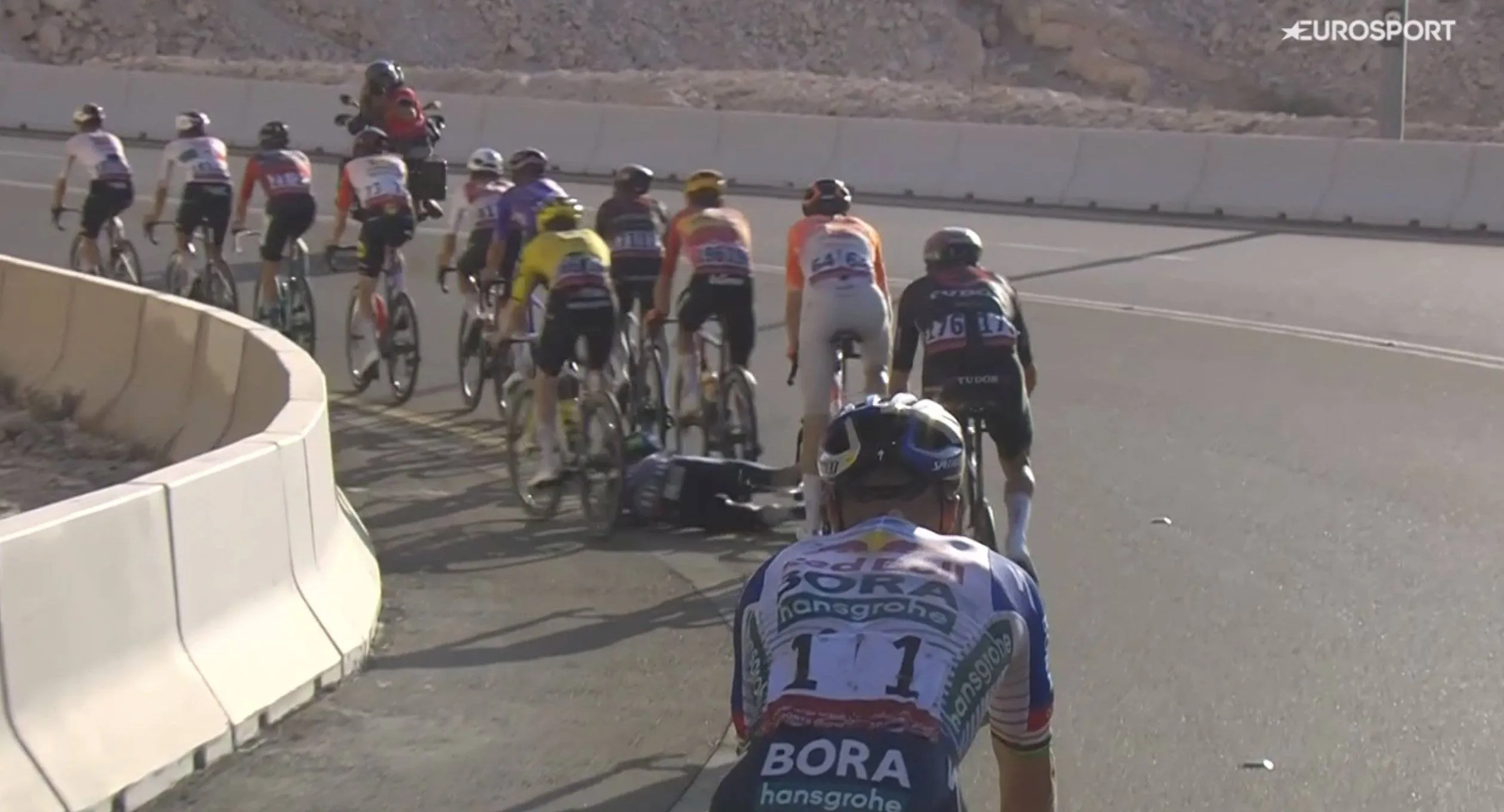 Ilan van Wilder crashes on stage 6 of the 2026 UAE Tour
